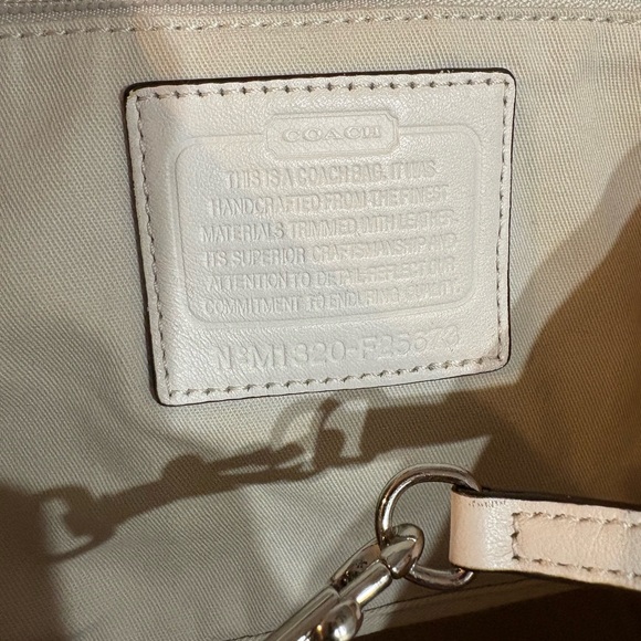 Coach City Tote in white and gray signature coated canvas with leather details - Picture 11 of 13